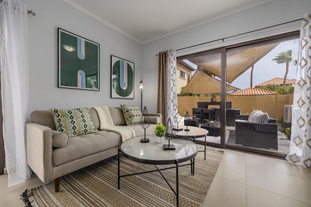 NEW Modern 2 Bedroom Townhome Gold Coast