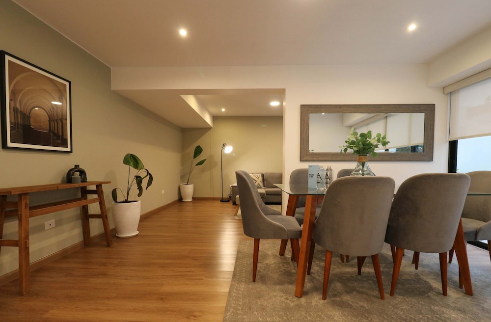 w Monochromatic 2BR w Terrace in Miraflores