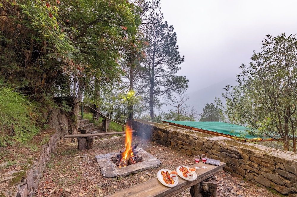 Alaya Stays Suro Woodcrest Chalet
