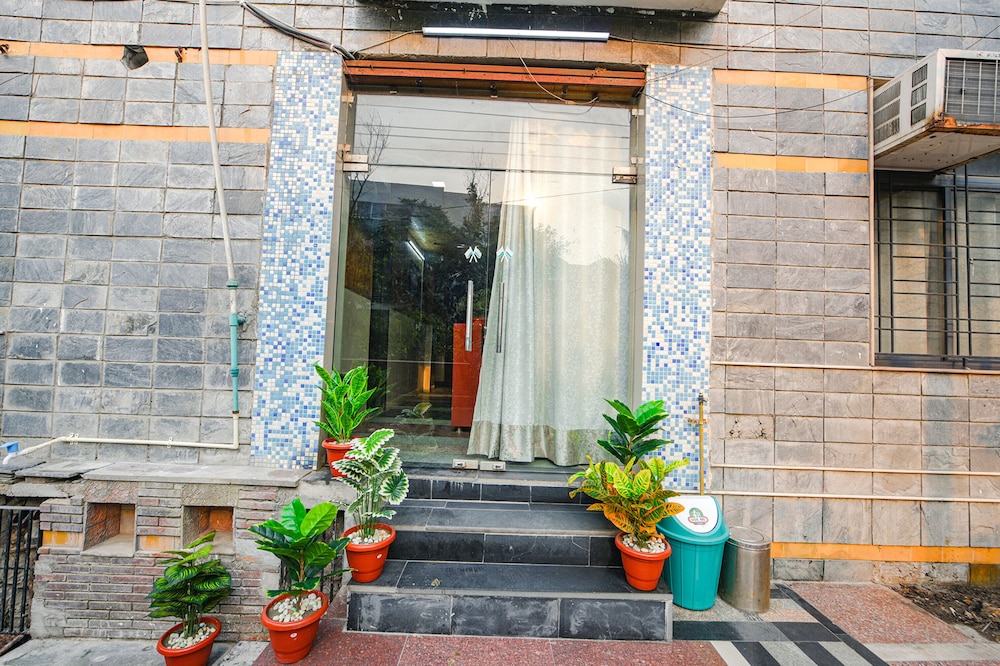 FabHotel The White Orchid