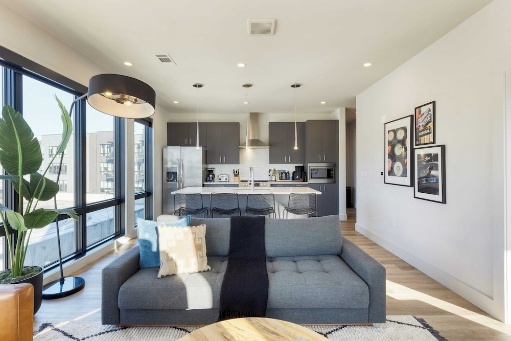 Sleeps 18 3 Modern Midtown Apartments w/ Gym + Pool Walkable to Shops & Eats
