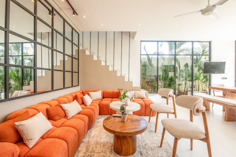 Mateo Villa Marvelous 6BR 2 Mins to Beach