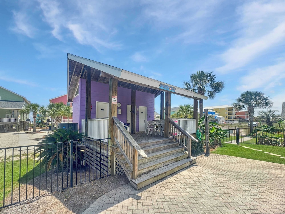 Duplex Beach Home for 6 With Balcony & Resort-style Amenities