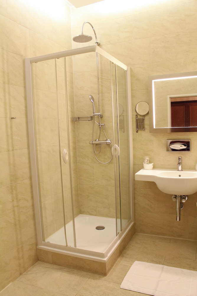 Opera Suites - Self Check-in