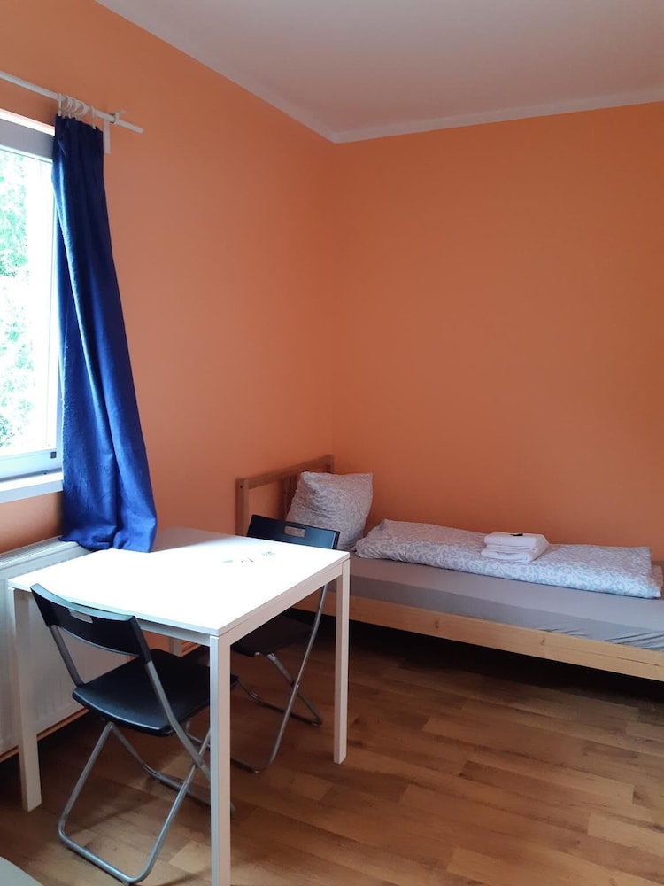 2-Rent Group Hostel Rooms&Apartments TUB19A