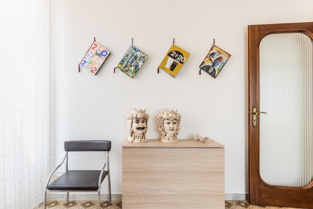 Owl Home in Noto With 2 Bedrooms and 1 Bathrooms view 4