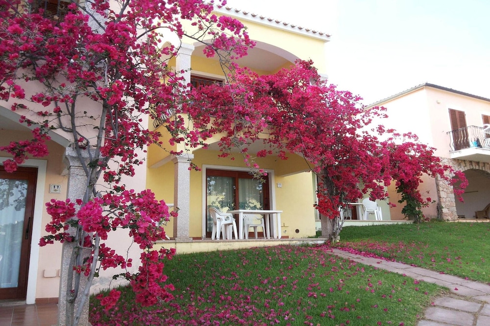 Apartment in Badus With Communal Pool