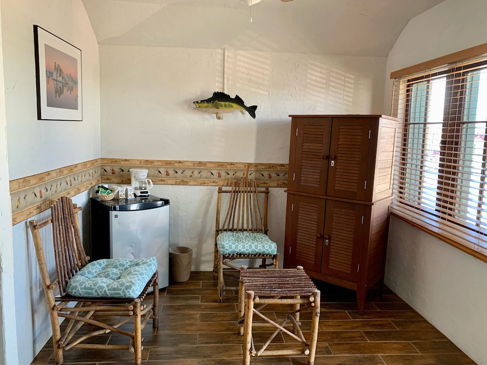 Tioga Lodge At Mono Lake view 2
