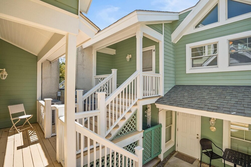 Spacious 7 Bedroom 5.5 Bath on Ocean Creek Golf Course!