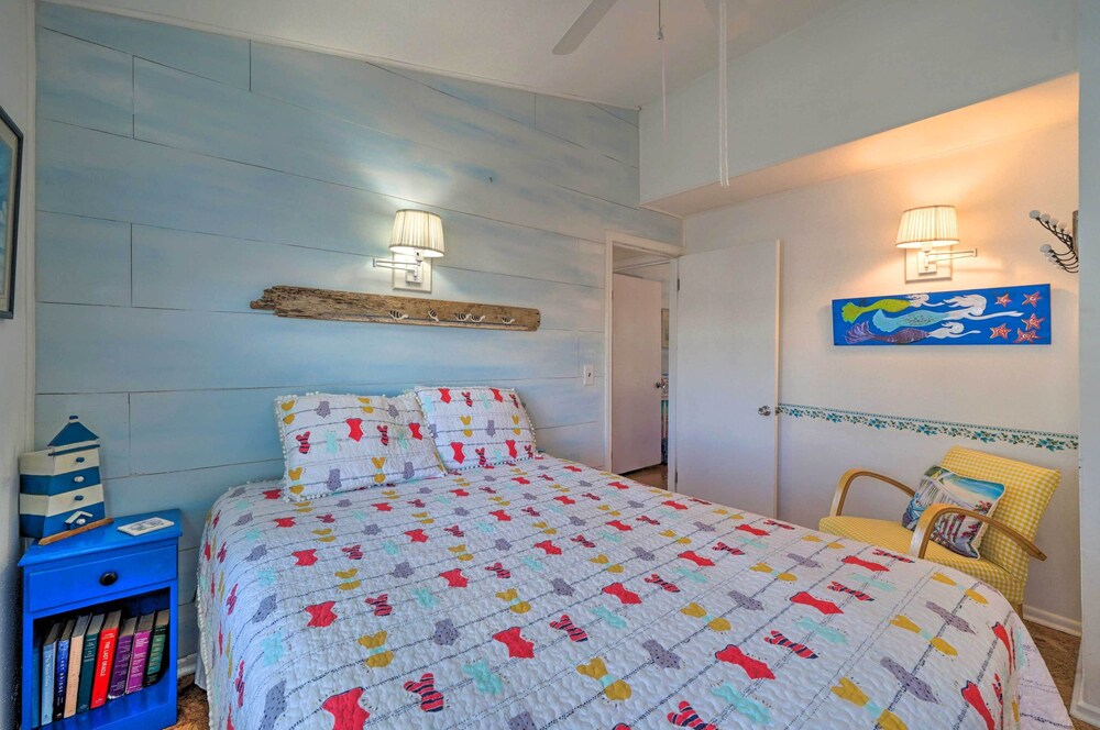 Oceanfront Gem w/ Rooftop Deck: Steps to Sand