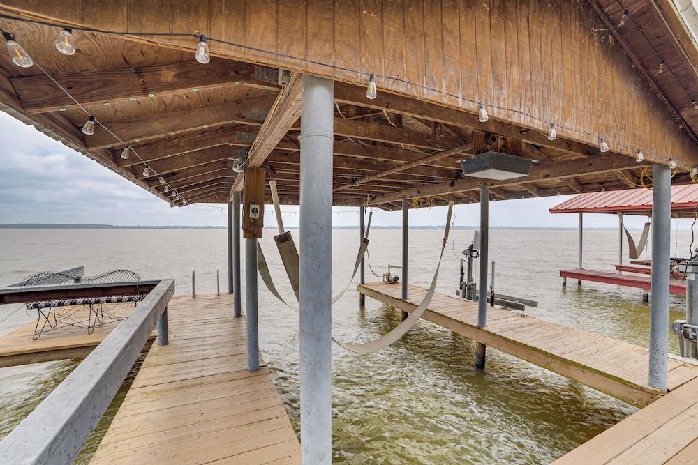 Waterfront Retreat w/ Dock on Cedar Creek Lake!