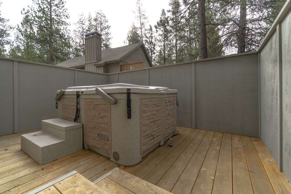 Sequoia 14 2 Bedroom Home