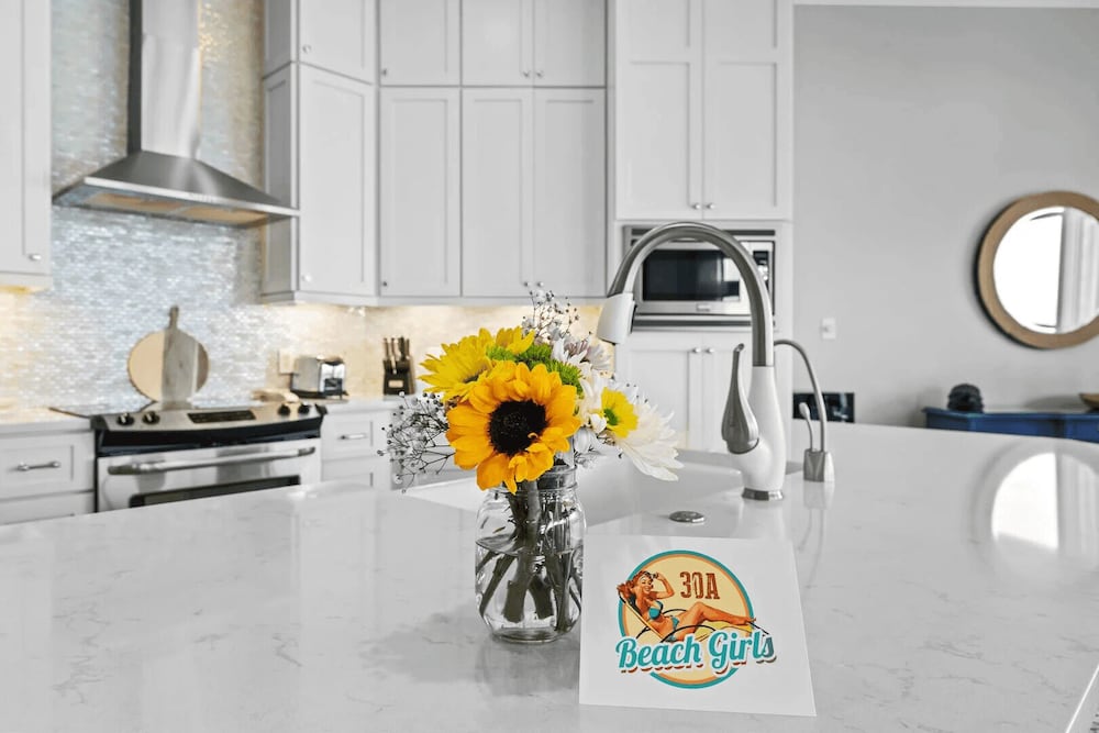 Grovey by the Sea by Avantstay Oceanfront, Private Beach, Pool Access