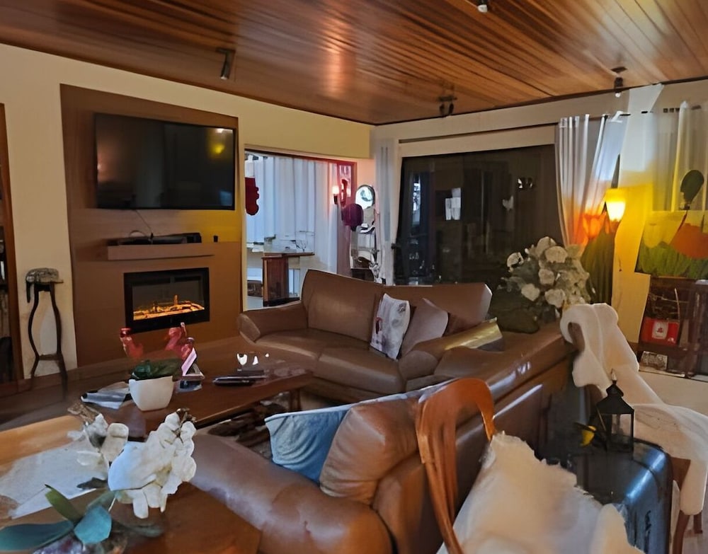 THE WRITERS HOUSE