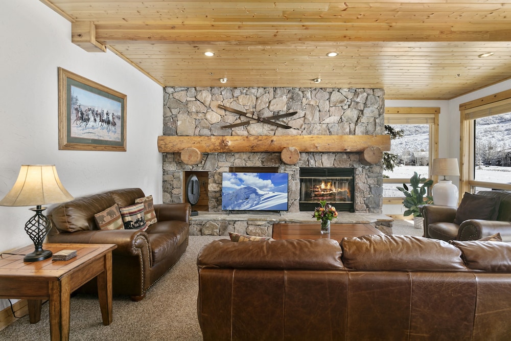 Bristlecone at Deer Valley Resort - Three Bedroom Condo with Hot Tub #503 3 Condo
