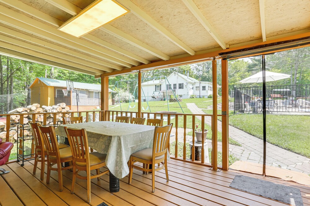Communal Pool & Playground: Mongaup Valley Cabin!