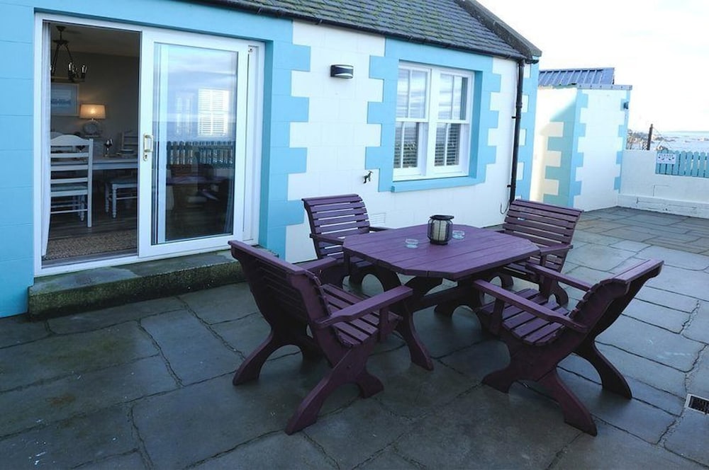 Findochty Beach House - Private Garden-beachfront