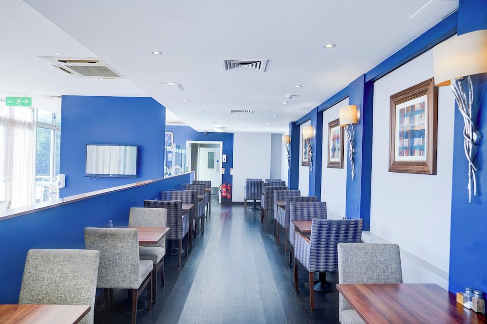 Crewe Vacations - Belvilla Crewe City Centre Hotel - Lifestyle - Property Image 5