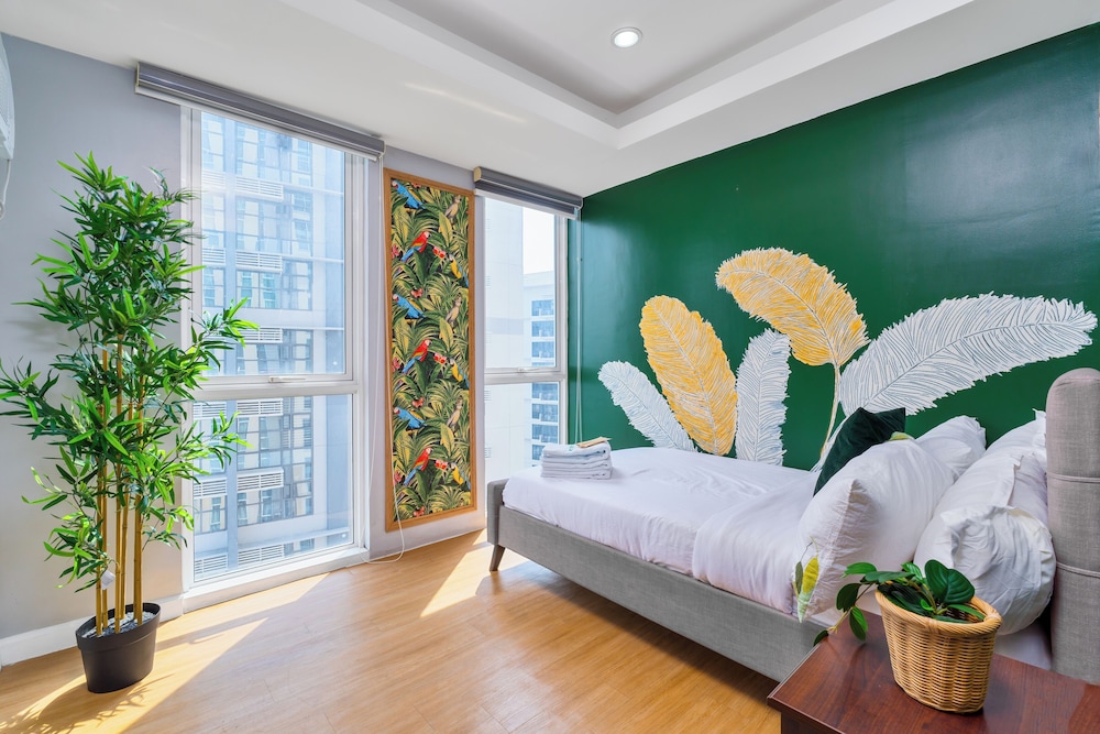 Luxe Suite With 180 Stunning City Views