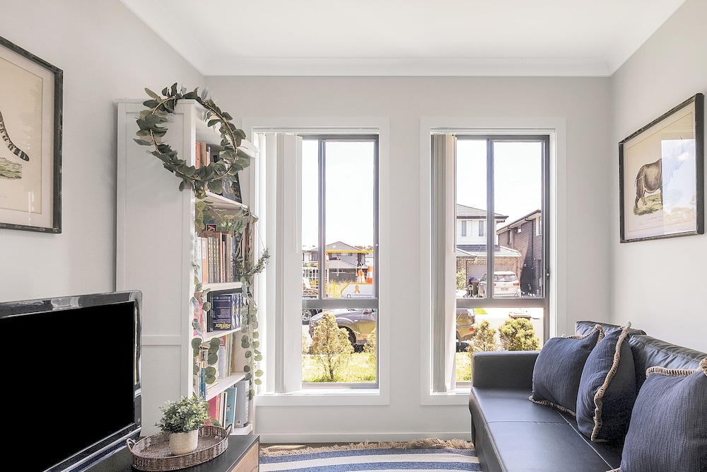 Kozyguru | Marsden Park | Charming 5Bed + Backyard