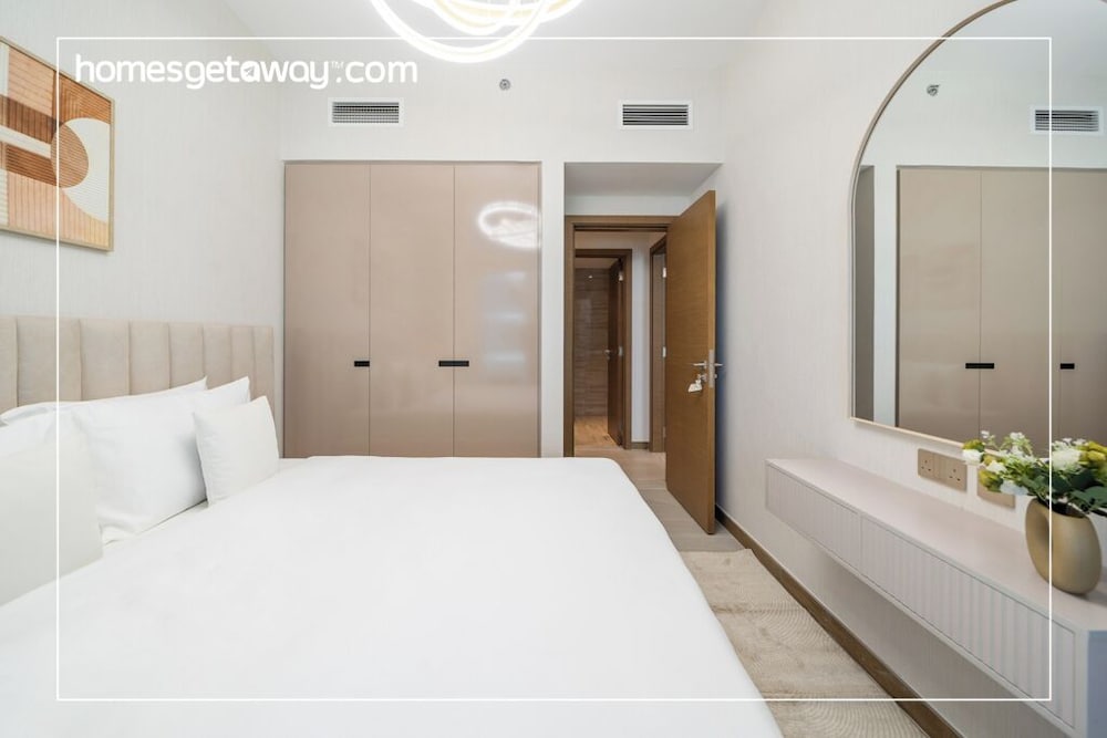 Modern 2BR – Canal-Side Elegance