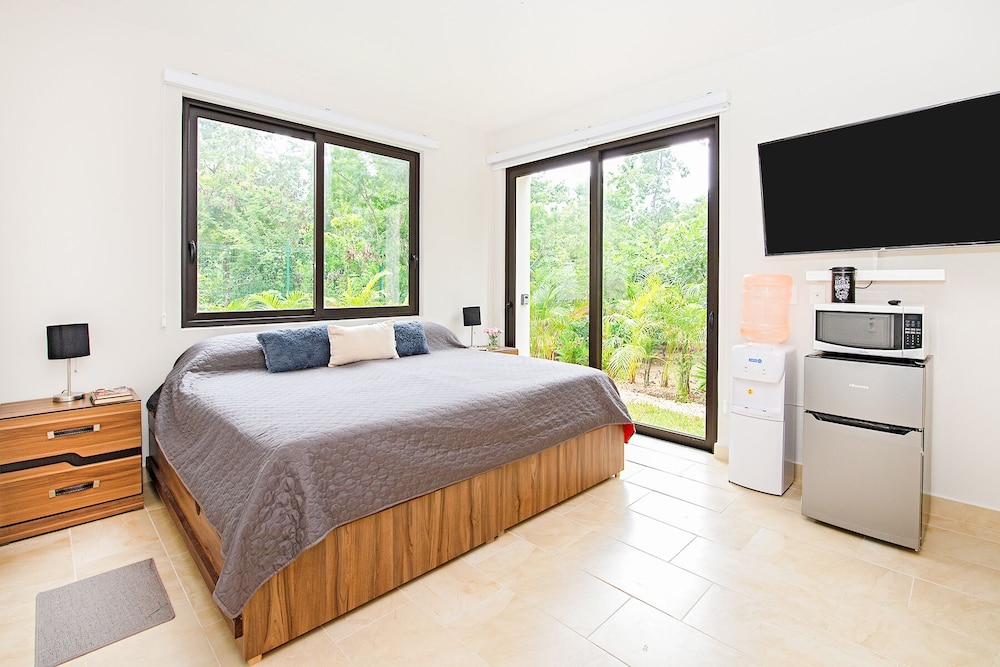 Private Garden Condo by Concierge4u view 2