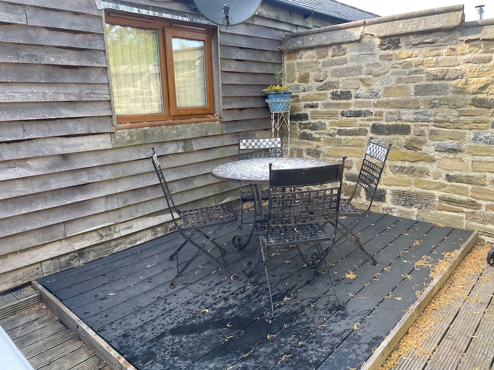 Meagill Cottage, Sleeps 4 With Hot Tub & Parking