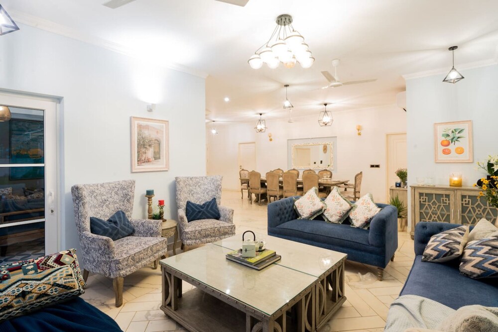 Villa Bauhinia - 5bhk With Pool 10 Mins to Beach
