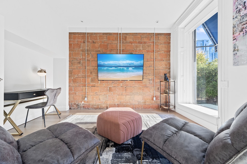 Elegant Suites De La Montagne- Dtwn Mtl - Image 5