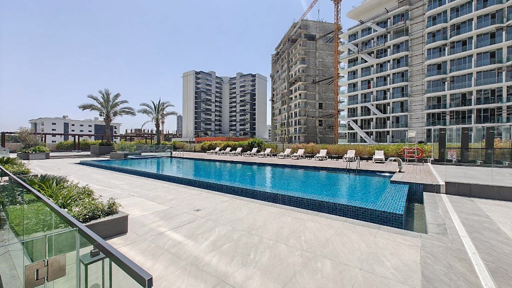 Lovely and Spacious 1 BR in Divine Residences