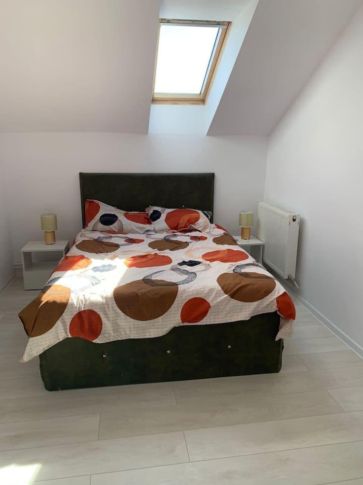 Spacious 3 Bed Apartment Cluj Floresti Near Vivo view 2