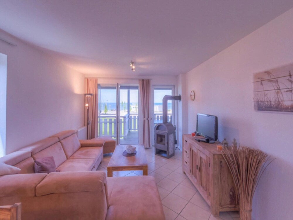 Apartment in Rechin Right on the Water