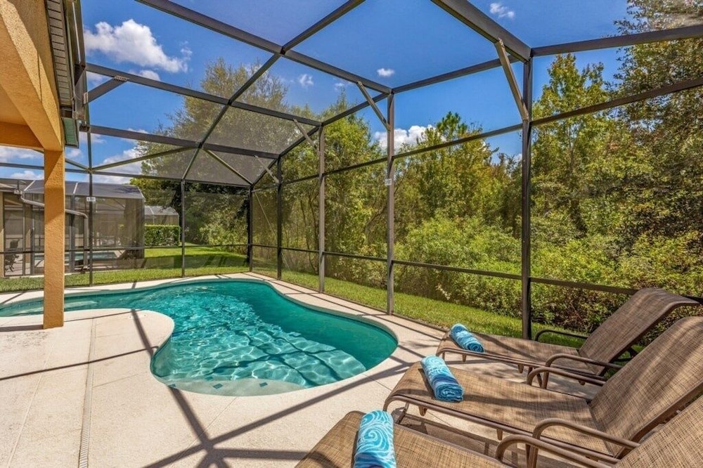 Luxury 4br Retreat W/ Pool, Game Room Near Disney 4 Bedroom Villa
