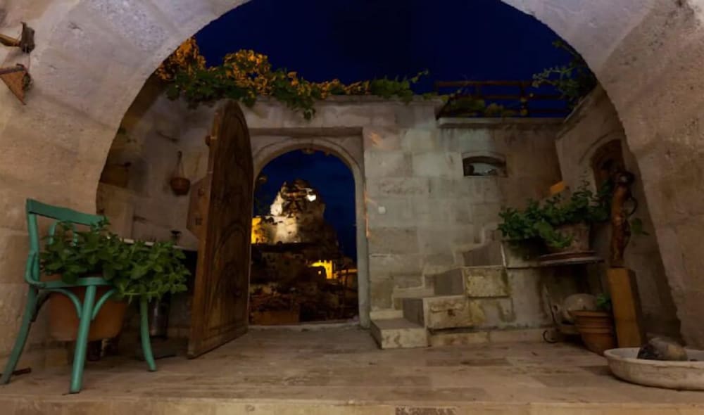 Patisca Cave House view 5