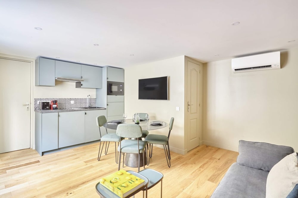 Charming Apartment 2 Bedrooms Center of Paris