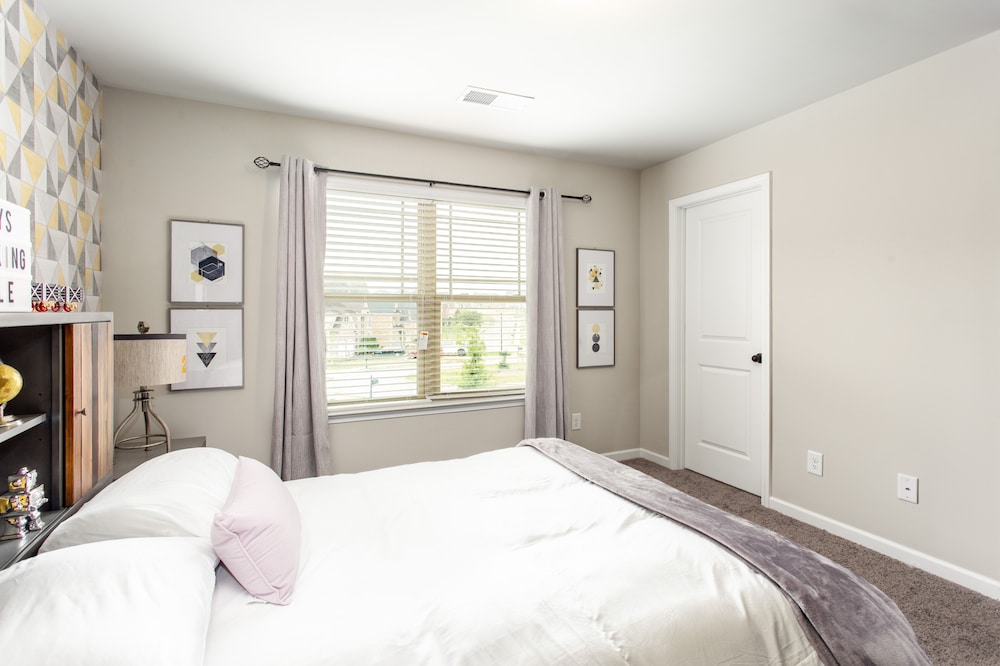 Large Luxury Getaway For Families Children view 2