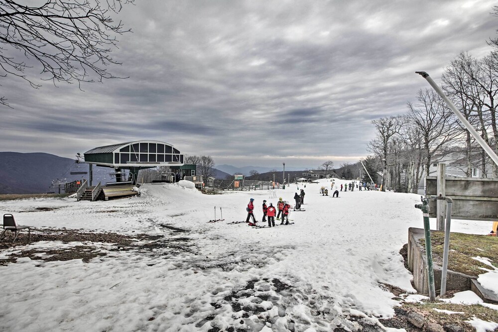 Patio + Pool Access: Wintergreen Resort Getaway!