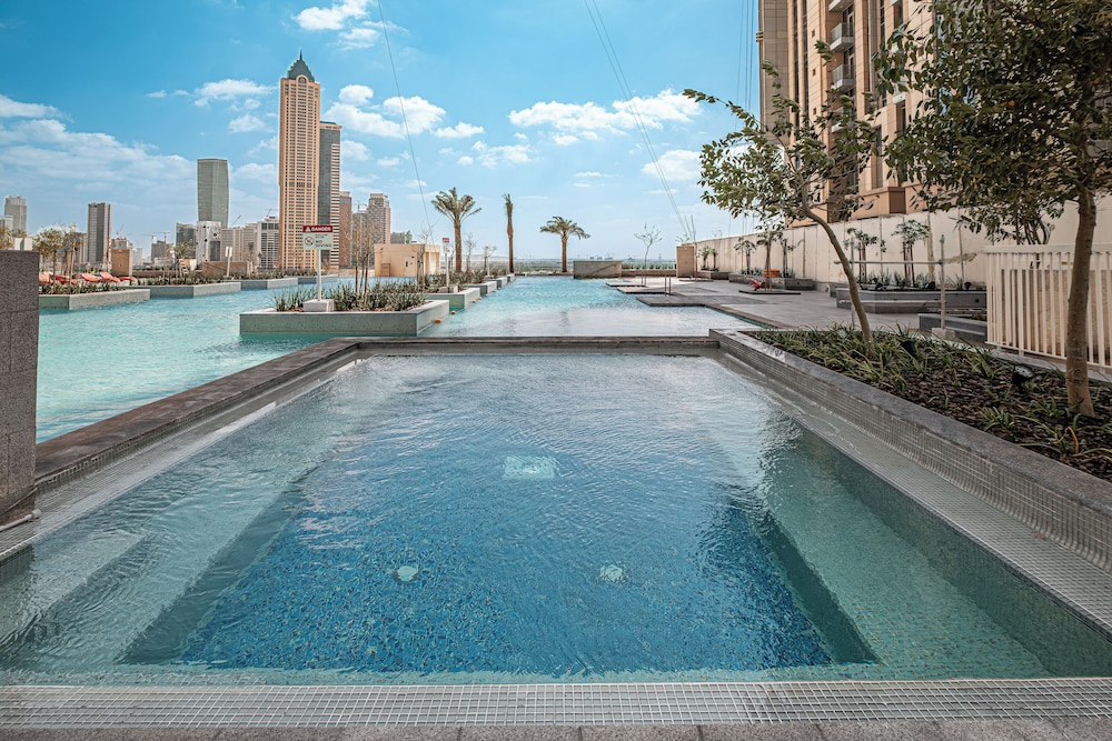 Luxury Leisure Massive Pool Oasis