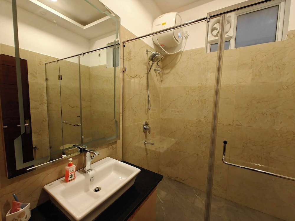 The Paradise - Luxury 3BR Villa Near the Airport in Dehradun