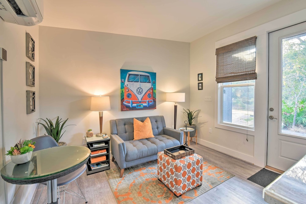 Mid-century Modern Beach Cottage With Fire Pit!