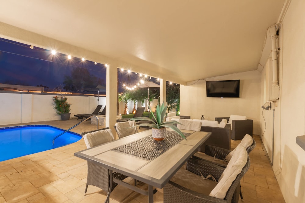 Desert Sands Heated Pool Firepit Old Town Putt Grn
