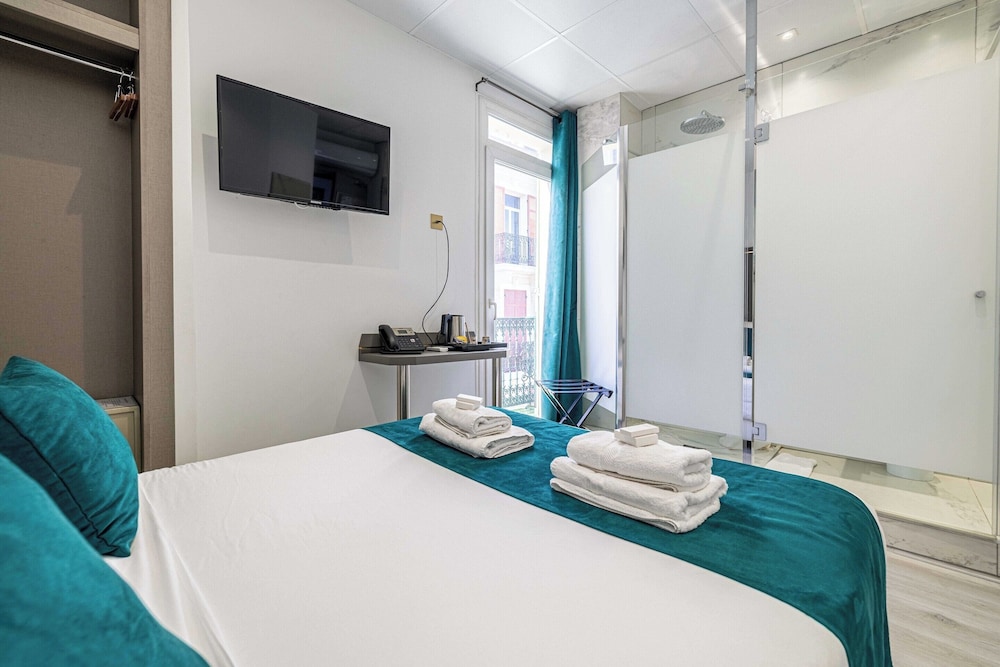 Hotel Avaton - Deluxe Balcony Bedroom - Cannes Palais