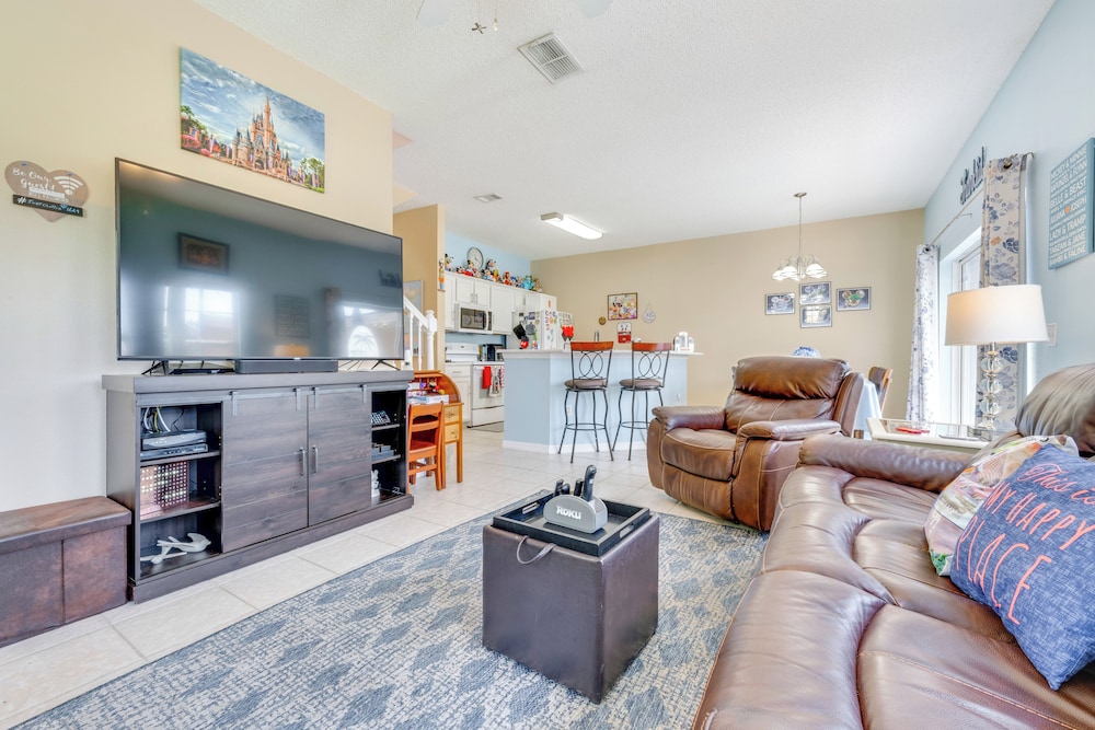 10 Mi to Disney Parks: Resort Retreat w/ Patio