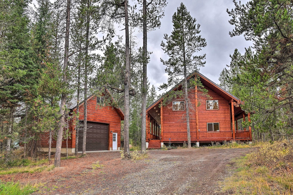 Luxe Island Park Cabin w/ National Forest Views! view 2