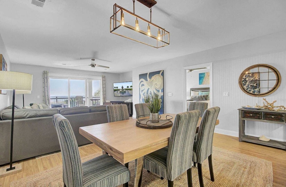 Beachfront 3bdr Condo w/ Pool & Deck Ocean Views Ocean Blvd #102 by Avantstay