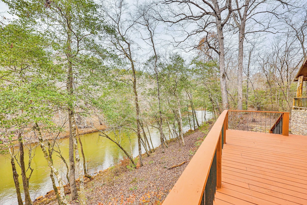 Fish, Boat & Hike: Pet-friendly Cabin in Arkansas