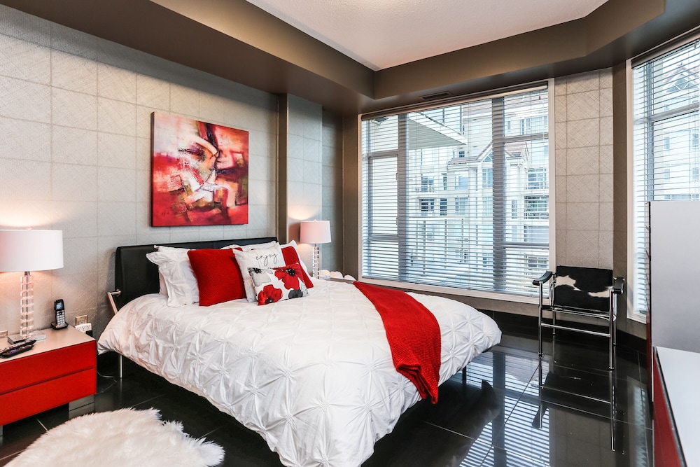 Sunset Waterfront Resort by DKRA - Image 2