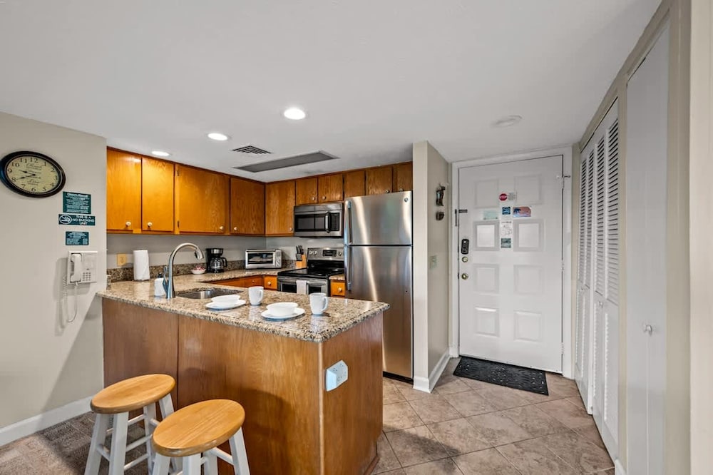 Full Kitchen Hot Tub Indoor Pool Sleeps 6
