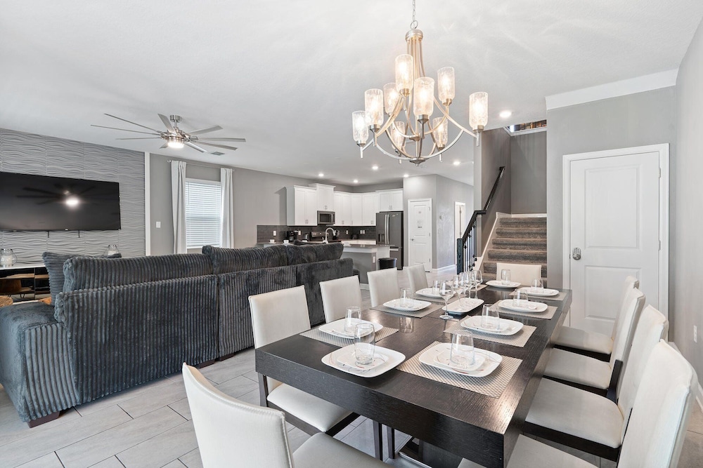 1194 Drop Lane