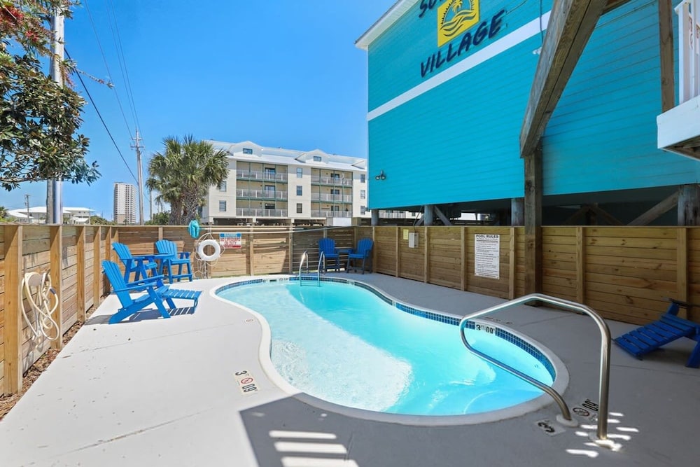 Sunrise Village 215- 2BR 1BA Gulf Front Sleep 6